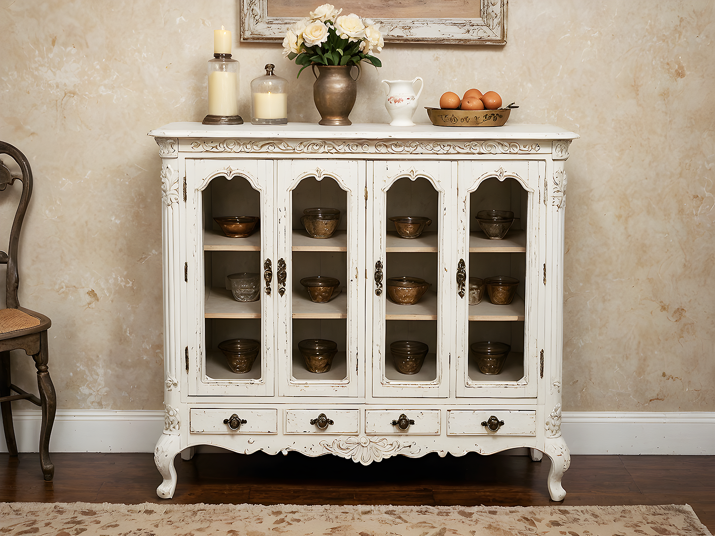 Liberty Αντικέ Βιτρίνα με Σκαλίσματα